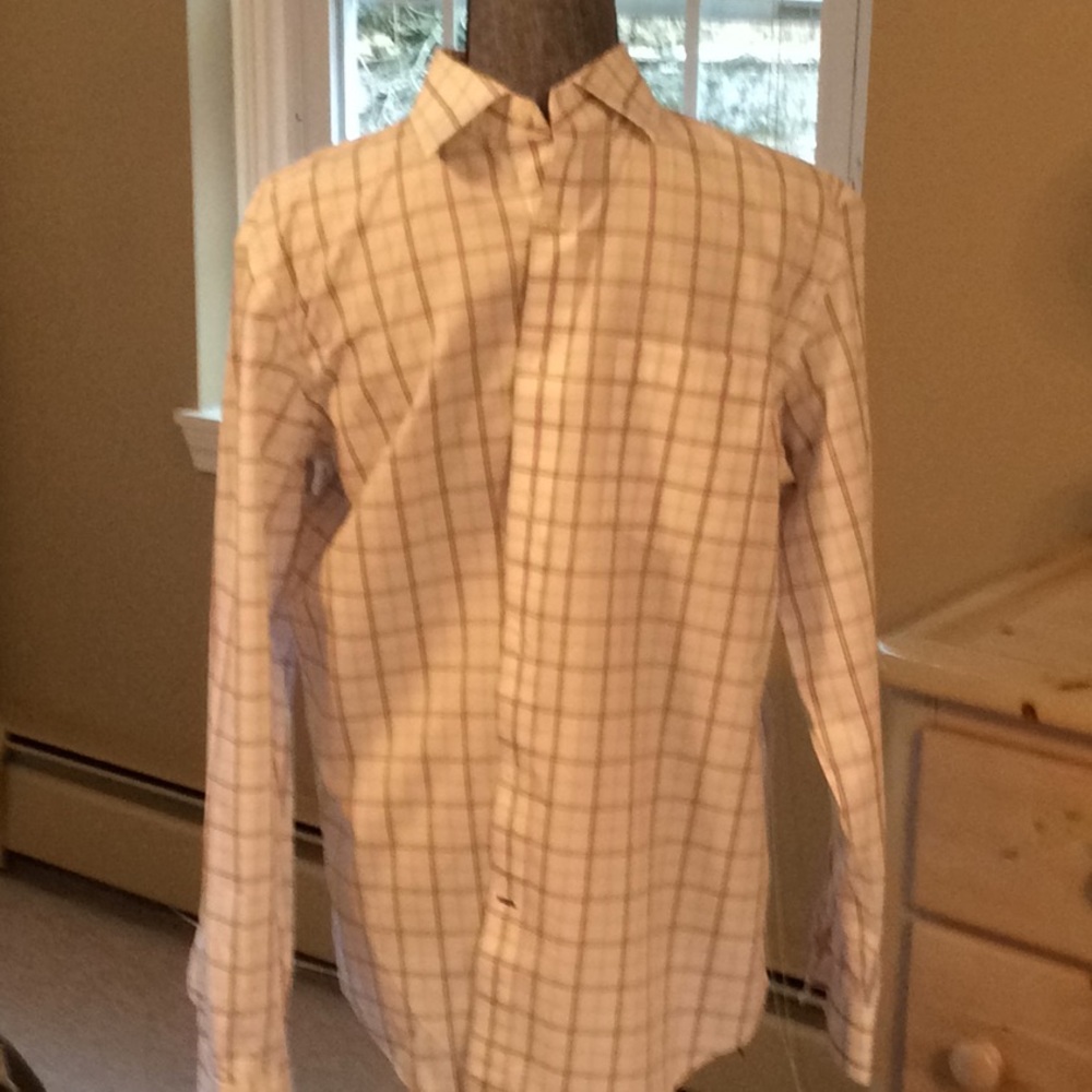 Men’s long sleeve shirt, non iron classic fit .